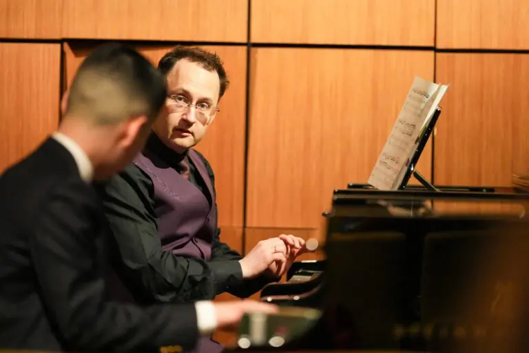 Alexandre Moutouzkine teaching