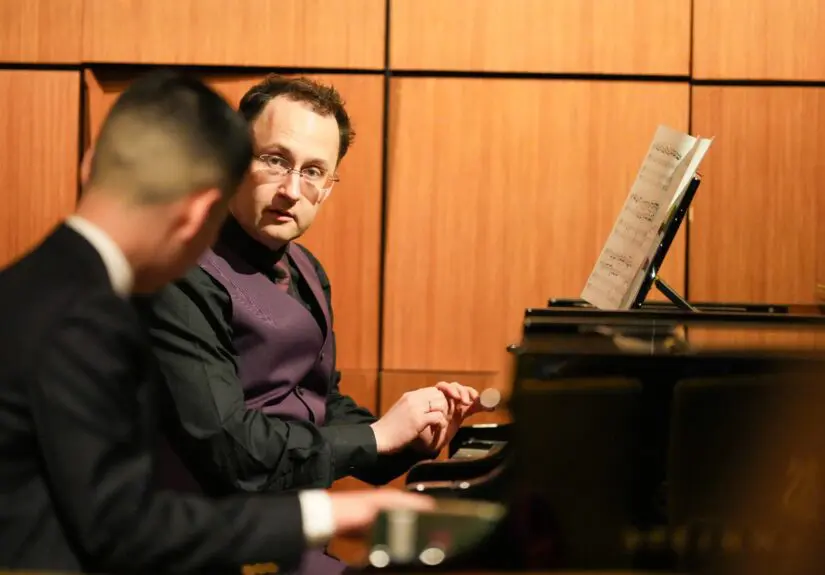 Alexandre Moutouzkine teaching
