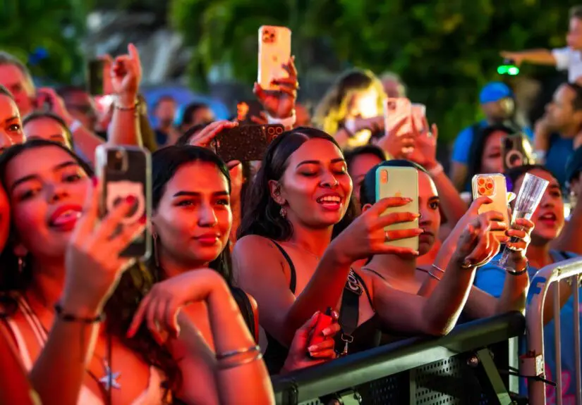 Festivalgoers at Curaçao North Sea Jazz Festival watching and recording a live performance
